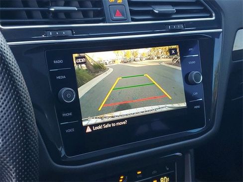 Certified 2022 Volkswagen Tiguan SE R-Line image 26