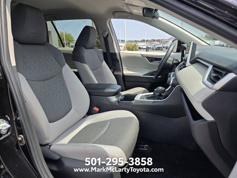 Used 2024 Toyota RAV4 XLE FWD image 15