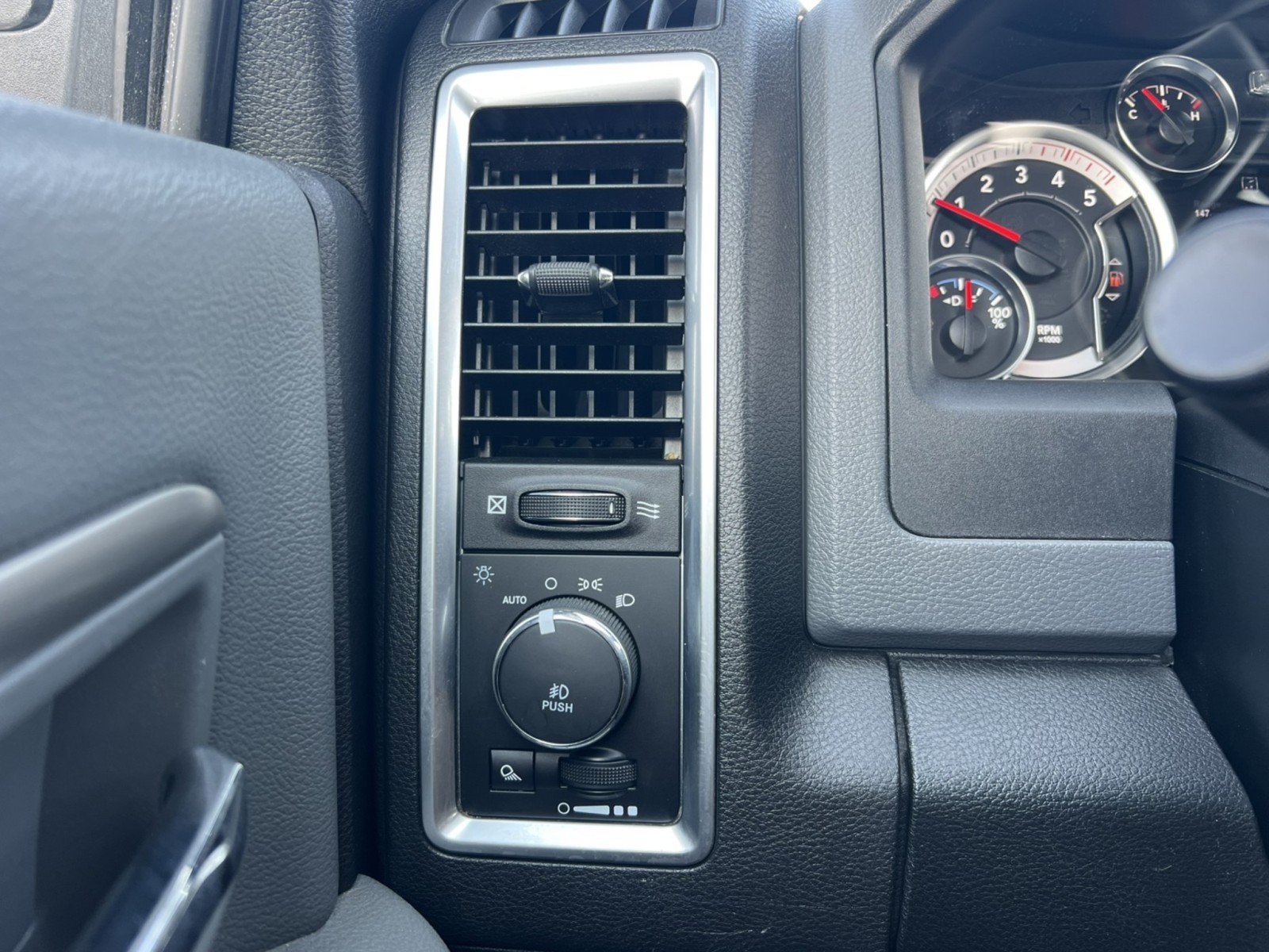 Used 2018 RAM 2500 Big Horn w/ Harvest Edition AWD/4WD image 28