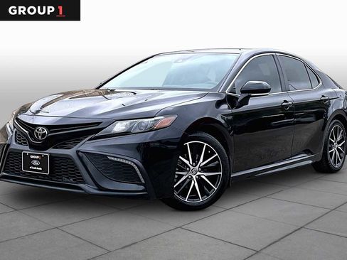 Used 2023 Toyota Camry SE image 1