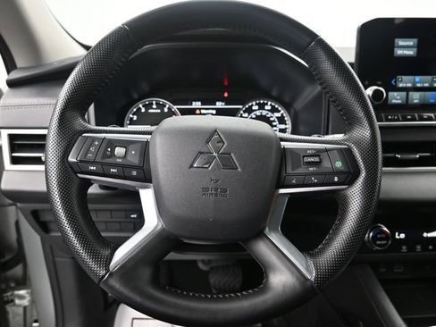 Used 2024 Mitsubishi Outlander SE image 13