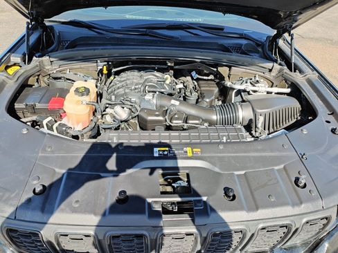 Used 2025 Jeep Grand Cherokee Altitude AWD/4WD image 32