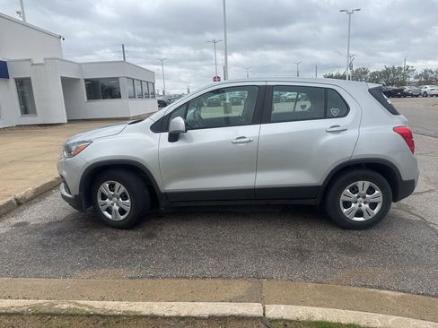 Used 2017 Chevrolet Trax LS image 3