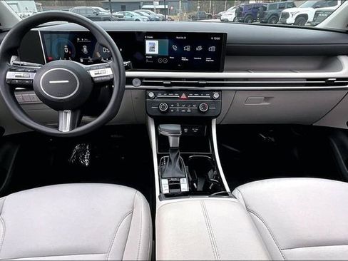 Used 2025 Hyundai Tucson SE image 7