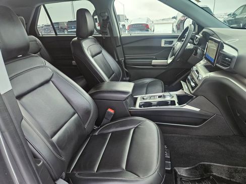 Used 2022 Ford Explorer XLT w/ Equipment Group 202A image 39