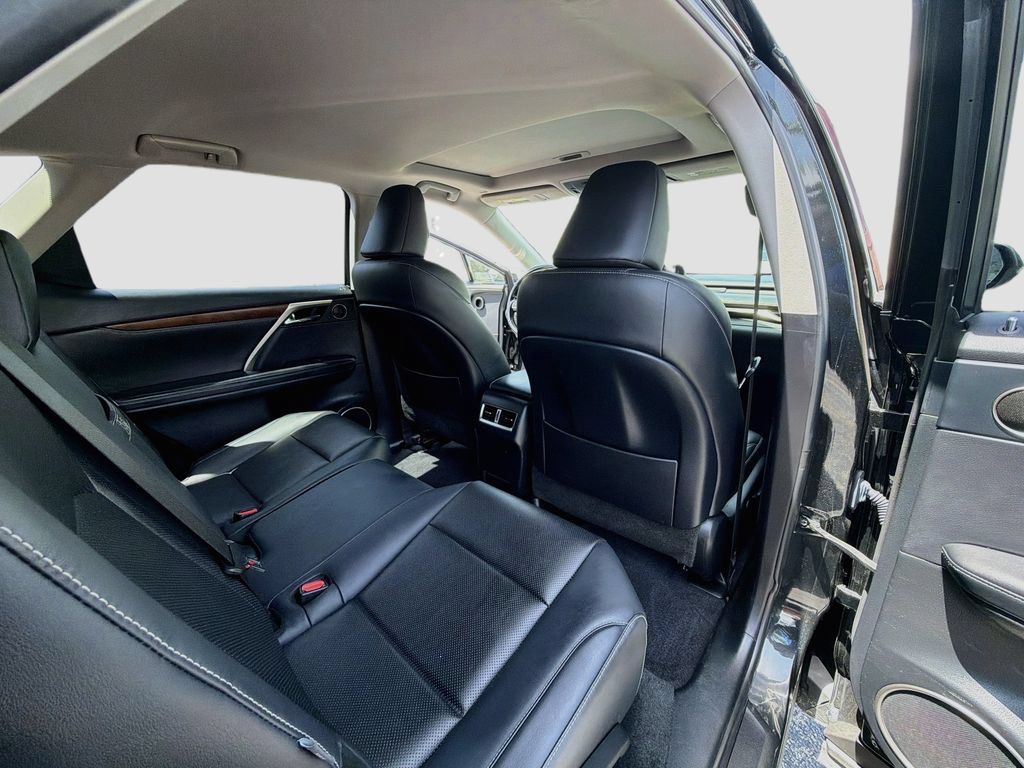 Used 2022 Lexus RX 350L Premium w/ Premium Package AWD/4WD image 31