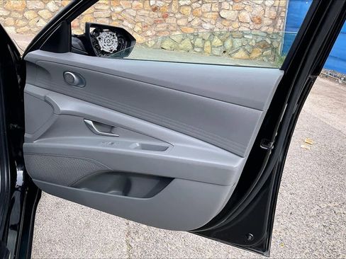 Used 2023 Hyundai Elantra SEL w/ Cargo Package image 22