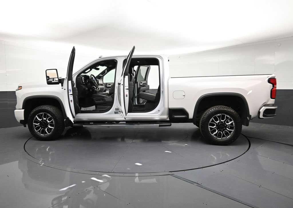 Certified 2025 Chevrolet Silverado 3500 High Country AWD/4WD image 33