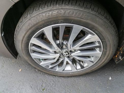 Used 2017 Toyota Corolla L image 12