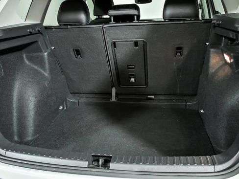 Certified 2023 Volkswagen Taos SE w/ Black Wheel Package FWD image 9