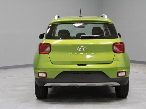Used 2024 Hyundai Venue SEL FWD image 10