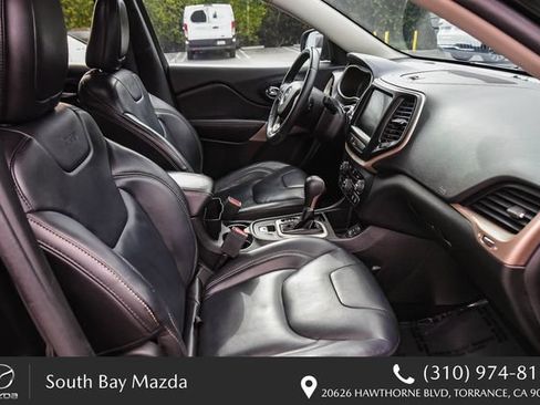 Used 2017 Jeep Cherokee Limited FWD image 16