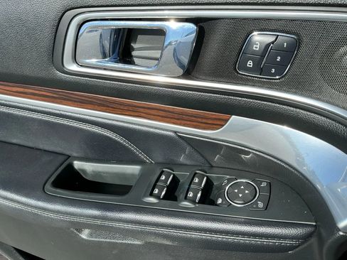 Used 2018 Ford Explorer Limited w/ Equipment Group 301A image 11