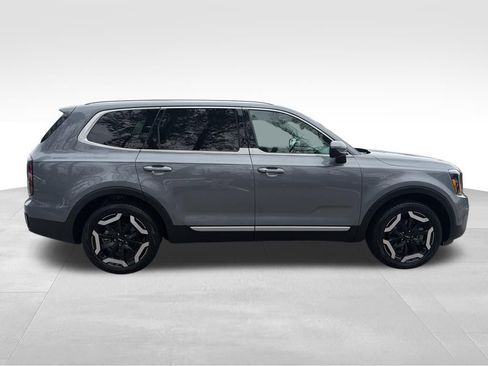 Used 2024 Kia Telluride EX w/ EX Captain's Chair Package image 7