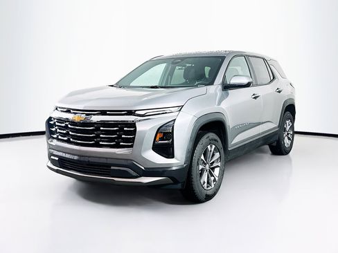 Used 2025 Chevrolet Equinox LT image 3