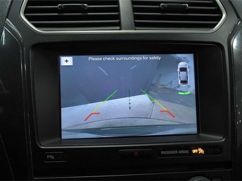 Used 2019 Ford Explorer XLT image 35