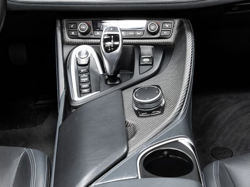 Used 2019 BMW i8 Roadster image 24