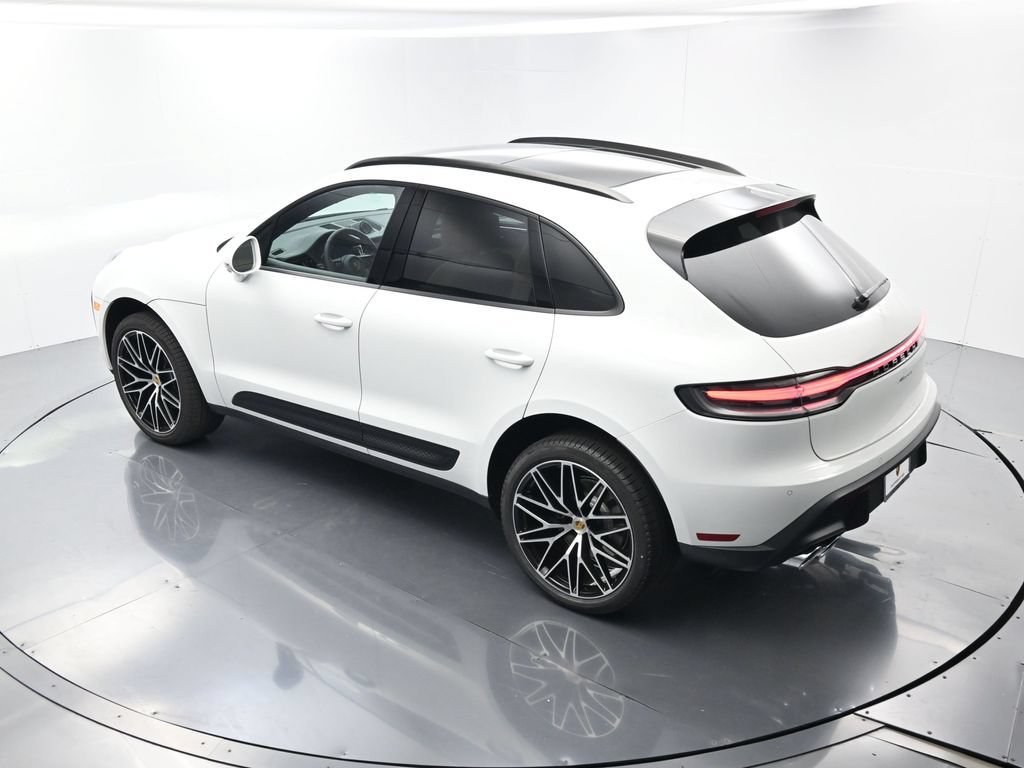 Certified 2026 Porsche Macan AWD/4WD image 34