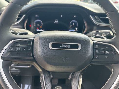 Used 2023 Jeep Grand Cherokee Altitude image 31