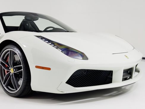 Used 2019 Ferrari 488 Spider image 43