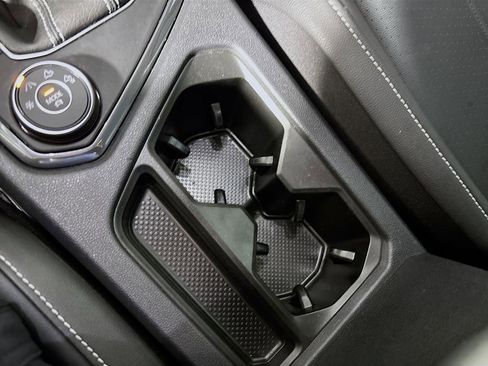 Used 2024 Volkswagen Tiguan SE image 15