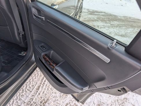 Used 2010 Chrysler 300 Limited image 26