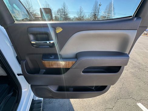 Used 2015 GMC Sierra 2500 SLT w/ Duramax Plus Package image 21