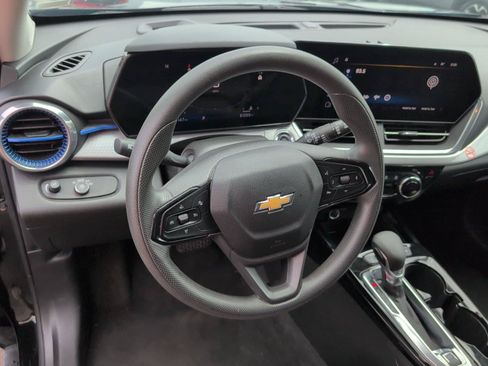 Used 2024 Chevrolet Trax LT FWD image 4