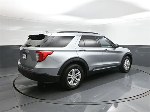 Used 2023 Ford Explorer XLT image 11