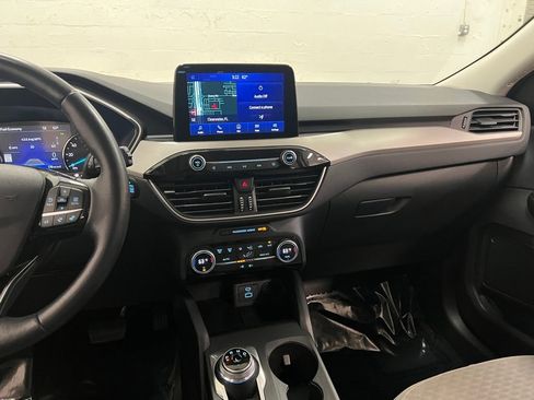 Used 2021 Ford Escape SE w/ SE Sport Appearance Package image 19