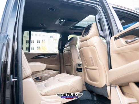 Used 2019 Cadillac Escalade ESV Platinum image 19