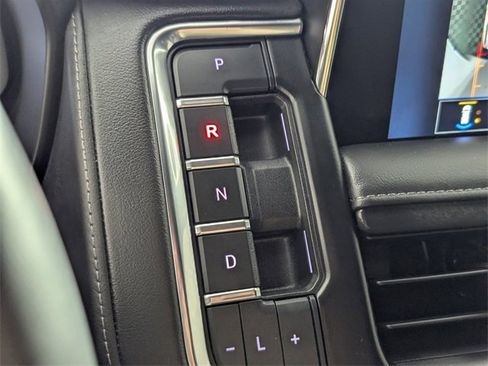 Used 2023 Chevrolet Suburban Z71 w/ Z71 Off-Road Package image 33