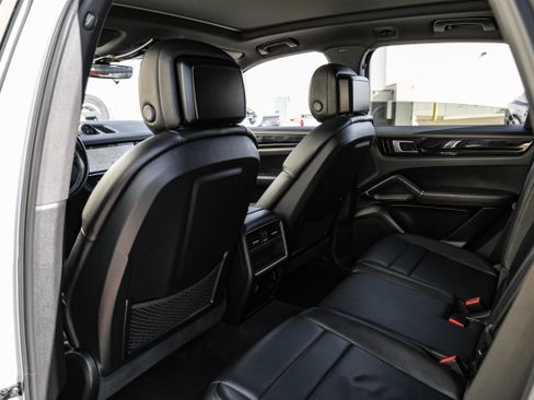 Used 2020 Porsche Cayenne image 36