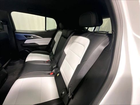 Used 2025 Chevrolet Equinox EV LT image 15