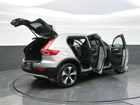 Used 2025 Volvo XC40 B5 Plus image 39