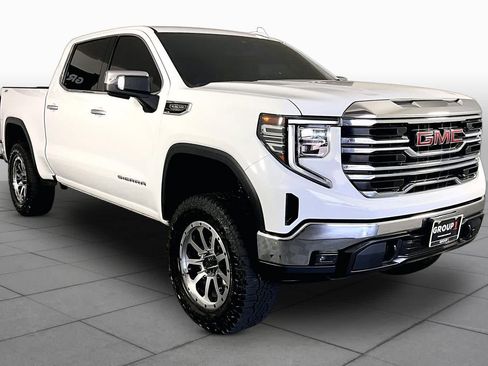Used 2022 GMC Sierra 1500 SLT w/ SLT Convenience Package AWD/4WD image 3