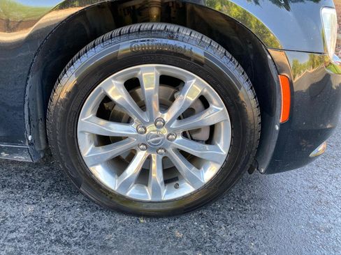 Used 2019 Chrysler 300 Limited AWD/4WD image 21