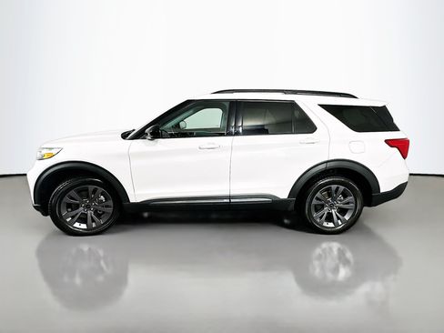 Used 2022 Ford Explorer XLT w/ Equipment Group 202A AWD/4WD image 4