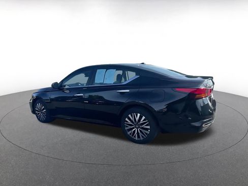 Used 2025 Nissan Altima 2.5 SV image 10