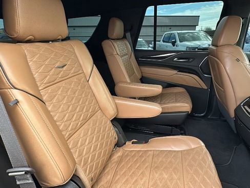 Certified 2022 Cadillac Escalade Sport w/ LPO, ONYX Package image 20