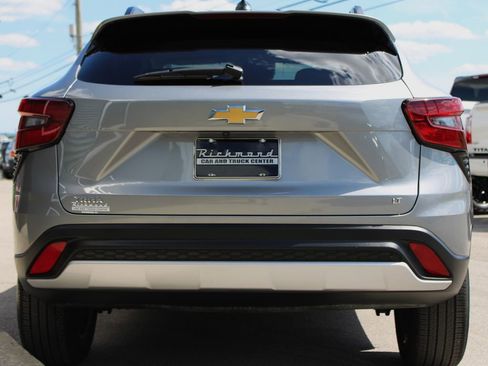 Used 2025 Chevrolet Trax LT w/ LT Convenience Package FWD image 19