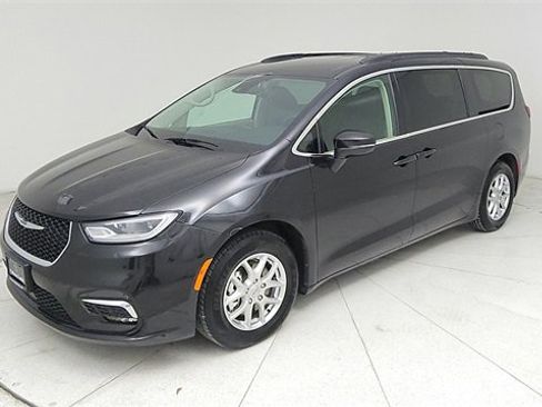 Used 2022 Chrysler Pacifica Touring-L image 1