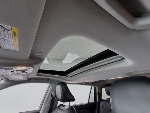 Used 2020 Toyota Highlander XLE image 4