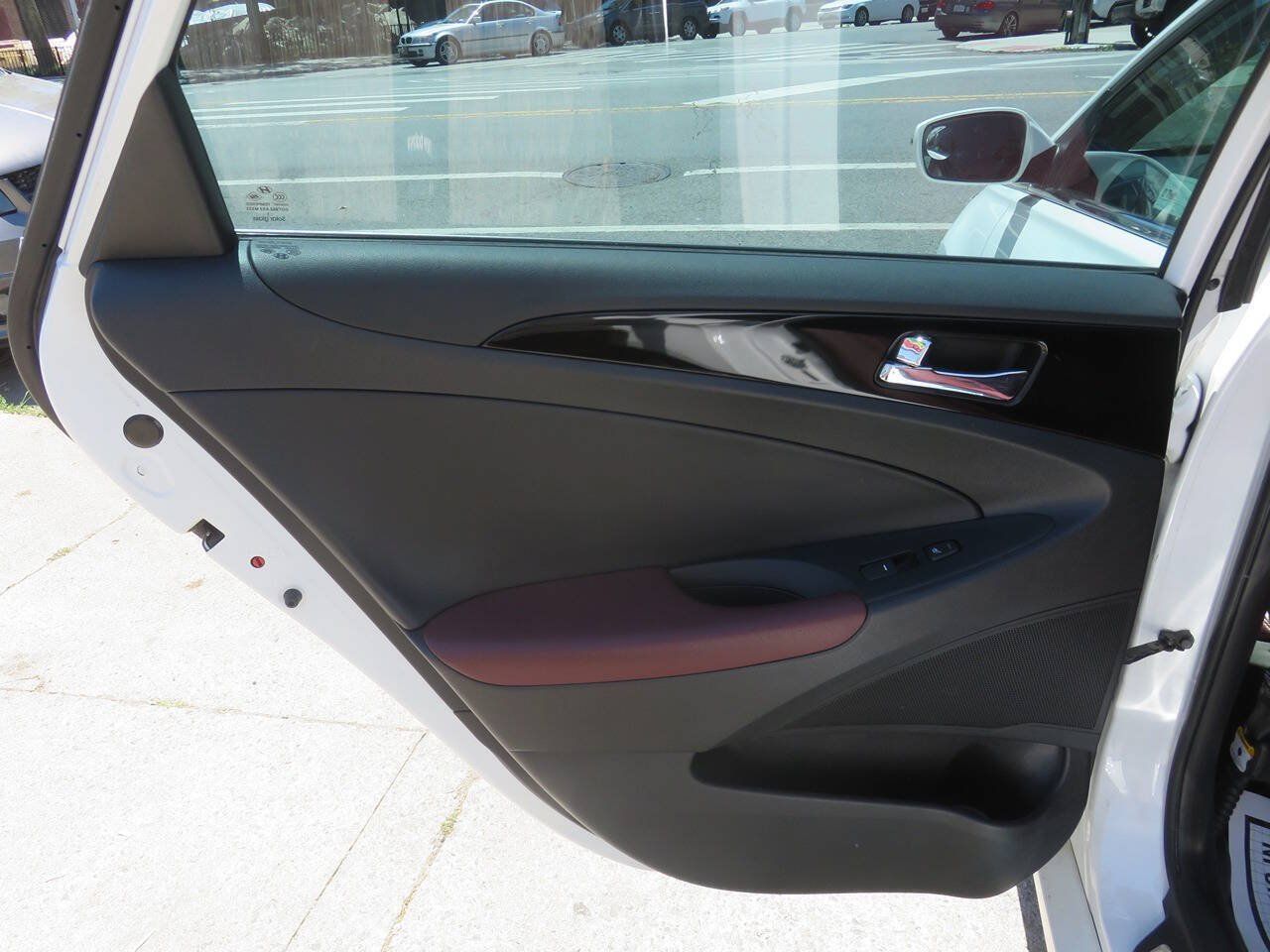 Used 2012 Hyundai Sonata Limited w/ Navigation Pkg FWD image 29
