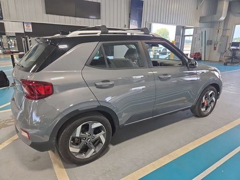 Used 2022 Hyundai Venue Limited FWD image 5