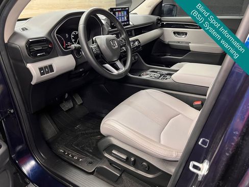 Used 2025 Honda Pilot Touring image 3