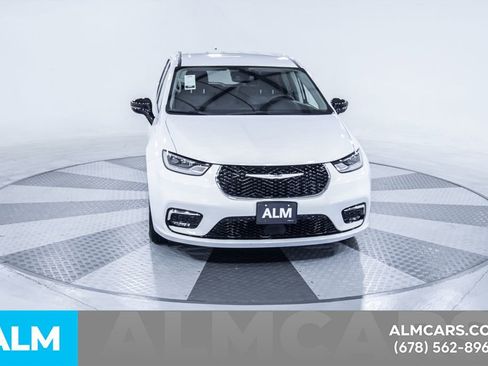 Used 2024 Chrysler Pacifica Touring-L image 15