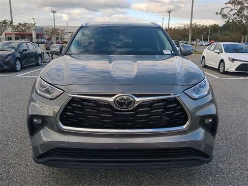 New 2026 Toyota Highlander Limited image 9