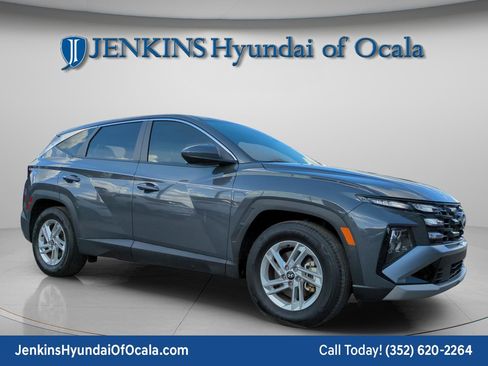 Certified 2025 Hyundai Tucson SE image 1
