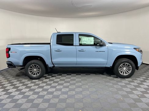 Used 2025 Chevrolet Colorado LT w/ LT Convenience Package AWD/4WD image 12